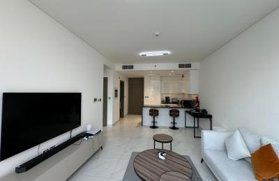 Luxury 1BR Apartment | Water View | District One
