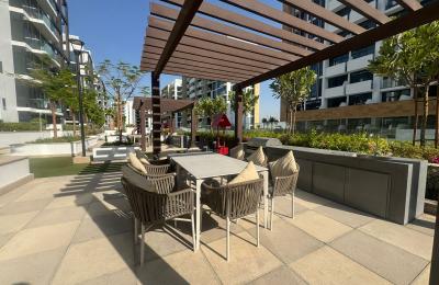 Luxury 1BR Apartment | Pool View | High Floor