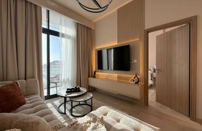 Luxury 1BR Apartment | Pool View | High Floor