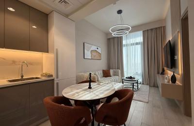 Luxury 1BR Apartment | Pool View | High Floor