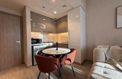 Luxury 1BR Apartment | Pool View | High Floor