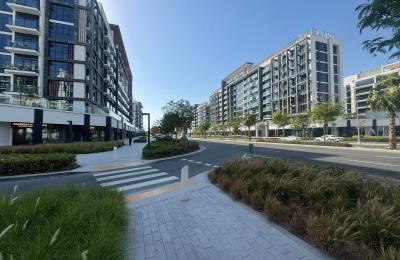 Luxury 1BR Apartment | Pool View | High Floor